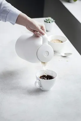 Productafbeelding van Famanu thermoskan, 1,5 liter - Houdt dranken tot 24 uur warm of koud - RVS - Geschikt voor koffie en thee