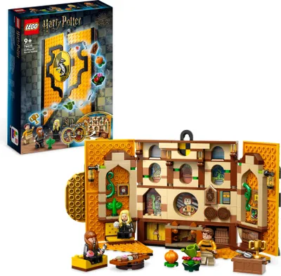 Produktbild von LEGO 76412 Harry Potter Hausbanner Hufflepuff, Hogwarts-Wappen und Gemeinschaftsraum-Spielzeug, 2in1-Reisespielzeug und Wand-Deko, Sammler-Set mit Cedric Diggory-Minifigur