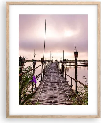 Produktbild von Gerahmtes Poster - Rahmen in heller Eiche - Brücke See Fackel - 40x50 cm - Wand Bild - Wanddeko - Wandbilder - Kunstposter - Wandposter - Bilderrahmen - Bilder - Kunstdruck - P2NPA40x50-4627
