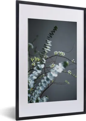 Produktbild von MuchoWow® Gerahmtes Poster Eukalyptuszweige sichtbar auf grauem Hintergrund 40x60 cm - Poster mit Schwarzem Bilderrahmen Wandposter Rahmen Foto Bilder - Poster in Rahmen