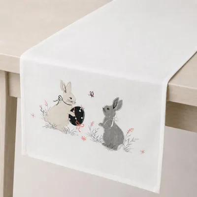 Produktbild von Tischwäsche mit Stickerei Osterhasen mit Osterei 40 x 85 cm