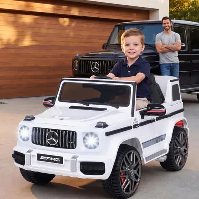 Produktbild von Actionbikes Motors Mercedes AMG G63 | Kinder Elektro Auto - Kinderauto - Kinderfahrzeug - Fernbedienung - Startsound - 3-6 km/h - ab 3 Jahre (Weiß), KI-generiertes Bild