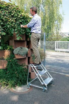 Produktbild von Günzburger Steigtechnik Arbeitspodest einseitig begehbar Aluminium geriffelt 2 Stufen - 050050