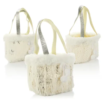 Produktbild von COM-FOUR® 3x Weihnachtskorb - Plüsch-Geschenkkorb in weihnachtlichem Design - X-Mas Henkeltasche - Geschenktasche für Weihnachten