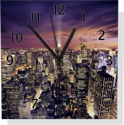 Produktbild von Wallario Design Wanduhr New York bei Nacht - Panoramablick über die Stadt aus Aluverbund, Größe 30 x 30 cm