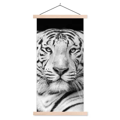 Produktbild von MuchoWow® Textilposter Tiger - Schwarz - Weiß - Porträt - Tiere 60x120 cm mit holzfarbenen Rahmen - Holz