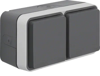 Imagen del producto de Enchufe Hager SCHUKO AP, doble, horizontal, color gris, modelo WNC144, con tapa abatible, entrada para 4 cables, grado de protección IP55