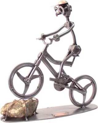 Zdjęcie produktu dla Metalowa figurka rowerzysty górskiego z kamieniem – ręcznie wykonana rzeźba