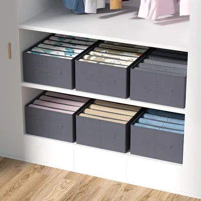 Immagine prodotto di Set Unyqoos® composto da 4 organizer per armadio, dimensioni grandi 42 x 30 x 17 cm, con 6 scomparti (di 7 cm ciascuno), pieghevoli e impilabili, dotati di maniglie – Colore: grigio