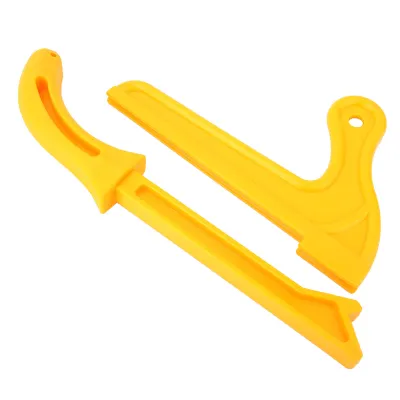 Immagine prodotto di 2 pezzi di bastoni di spinta in plastica gialla 2 in 1 per seghe da legno, pratico blocco di sicurezza per la lavorazione del legno.