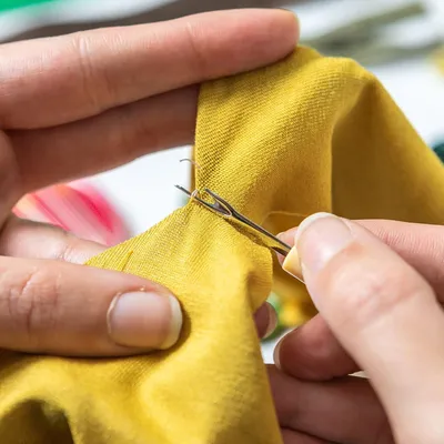 Produktbild von 4-teiliges Set Nahttrenner für das Nähen, professionell in groß und klein mit Schutzhülle zum Öffnen von Nähten und Säumen