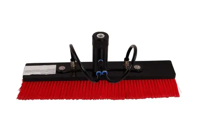 Produktbild von Axis Line Solarbürste 40 cm mit 2 innenliegenden Düsen Wassersprühdüsen