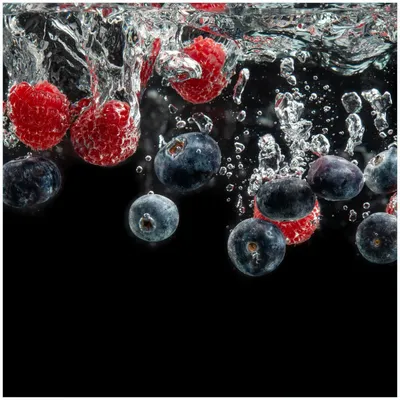 Produktbild von Wallario Sticker / Aufkleber für Kühlschrank / Geschirrspüler / Küchenschränke, selbstklebende Folie - 60 x 60 cm, Motiv: Waldfrüchte im Wasser