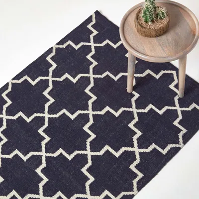 Immagine prodotto di HOMESCAPES Tappeto kilim Edmonton tessuto a mano con motivo geometrico in 100% cotone, blu scuro e bianco, 120 x 170 cm