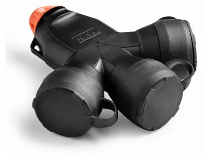 Image de Adaptateur Avec Couvercle En Caoutchouc 3 Prises Schuko 2p+t 16a 250v, Ip54, Noir, Max. 1,5 X 2,5 Mm², Blister