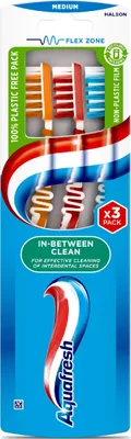 Produktbild von AQUAFRESH In-Between Clean Zahnbürste - mittel, 3er-Set