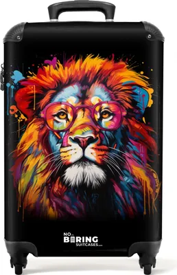 Produktbild von NoBoringSuitcases.com® Koffer Handgepäck Trolley Rollkoffer Kleine Reisekoffer mit 4 Rollen - Bunter Löwe im Graffiti-Stil - Cabin Size < 55x40x23 cm & 55x40x20 cm - Fotokoffer - Kabinenkoffer - BoardgepäckHandgepäck Koffer 55x35x20 cm, 36L,