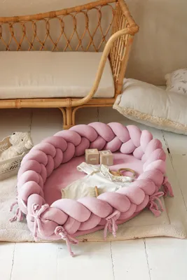 Obrázok produktu pre Hniezdočko pre bábätko 2 v 1 & mantinel/vrkoč 80x52 cm cm Ružová – velúr, ručne pletené | Letino