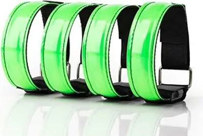 Produktbild von LED Armband Aufladbar, 4 Stück Leuchtband mit USB, Reflektoren Kinder Leuchtarmband, Lauflicht für Laufen Joggen Hundewandern Running Outdoor Sports Fahrradzubehör