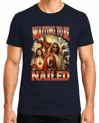 Zdjęcie produktu dla Koszulka "Jesus Lustig", napis: "Czekam, aż mnie przybije", humor, ironia, Biblia, męska koszulka, kolor granatowy, rozmiar XXL