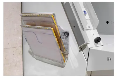 Produktbild von Prospektspender mit 2 Fächern für A4 quer, magnetischer Dokumentenhalter, transparent