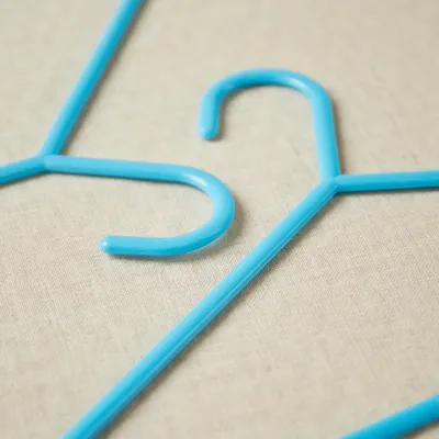 Produktbild von Bieco Kleiderbügel Kinder 32 St. Hellblau | Länge ca 30cm | Baby Kleiderbügel | Kunststoff Kleiderbügel Kinder Baby | Baby Organiser Für Kleiderschrank | Kleiderbügel Baby | Baby Clothes Hangers