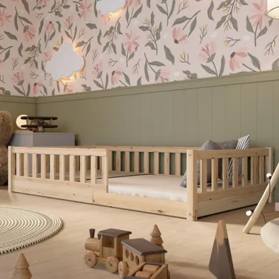 Immagine prodotto di Crazy Pine Letto per bambini 140x200 cm - Letto da pavimento Montessori in legno massiccio con protezione anticaduta - Crazy Basic, Immagine generata dall'IA