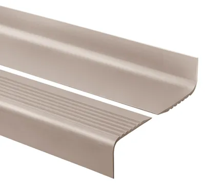 Obrázek produktu pro QUEST Schodová lišta 70x40 mm, 1.5m RGPD PVC, Protiskluzová schodová hrana, schodový profil, ochrana schodů, béžová