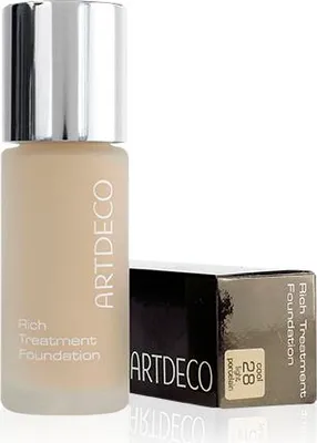 A bottle of foundation and its packaging are shown against a white background.