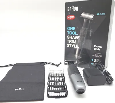 A Braun XT5200 Face + Body + Travel schwarz Barttrimmer set is displayed on a white background, including the product packaging, the trimmer itself, a charging cable, a power adapter, and a set of attachments.