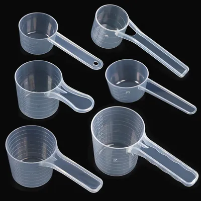 Produktbild von Set mit 6 Messlöffeln aus Kunststoff, mit Skalierung von 15 ml bis 100 ml