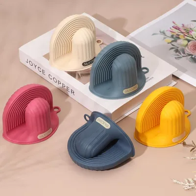 Produktbild von 2 Mini-Ofenhandschuhe aus Silikon, hitzebeständige Topflappen mit Fingerschutz für Küche, Kochen und Backen, Beige, für Heißluftfritteusen