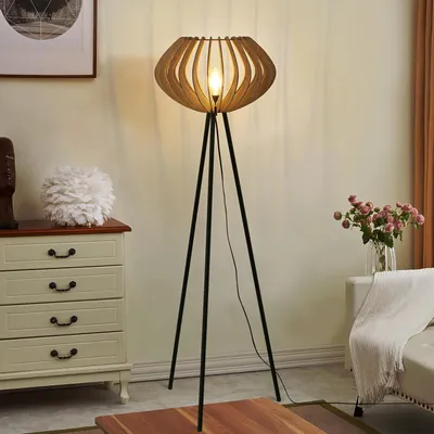 Produktbild von Dreibein-Stehleuchte „METTE“ aus MDF-Holz, Industrie-Schirm, moderner Bohème-Stil, mit Fußschalter, für Wohnzimmer, E27.