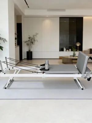Produktbild von Professioneller Pilates Reformer - Heimtrainer - Federn + Pedal - Tragbar - Multifunktion - Ohne Box - Beige