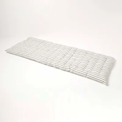 Obrázek produktu pro HOMESCAPES Polštář na 3místnou lavici s pruhy, 100% bavlna, šedý