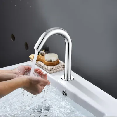 Zdjęcie produktu dla Gwint G1/2 cala Automatyczny kran z czujnikiem indukcyjnym Pojedynczy kran zimny na podczerwień ze skrzynką kontrolną Typ krótkiej wysokości