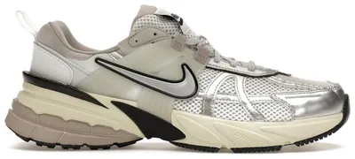 Produktbild von Nike V2K Run Summit White Metallic Silver - EU 45