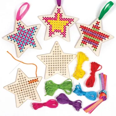 Produktbild von Weihnachtskugeln Kreuzstich-Bastelset Sterne 8 cm - 5 Motive - Stickset für Kinder
