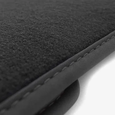 Produktbild von Fußmatten Ford Focus IV (ab 2018) Premium Velours Matten Autoteppich Matten in Original Qualität 4-teilig Schwarz