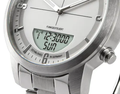 Produktbild von Kienzle Funk-Armbanduhr Modell HAMBURG