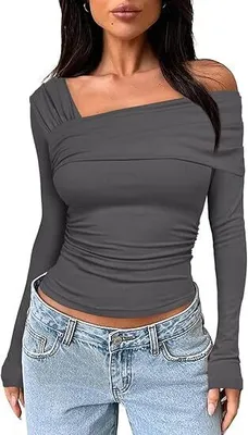 Produktbild von Damen Langarmshirt mit asymmetrischem Ausschnitt - Gerafftes, figurbetontes Crop-Top im Y2K-Stil