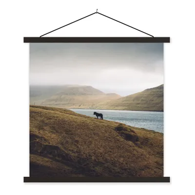 Produktbild von MuchoWow® Textilposter Pferd - Berg - Landschaft 90x90 cm mit schwarzem Rahmen - Magnetisches