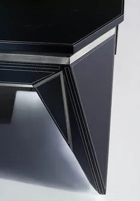 Produktbild von Moderner Chesterfield-Gartenstuhl aus Leder in Schwarz