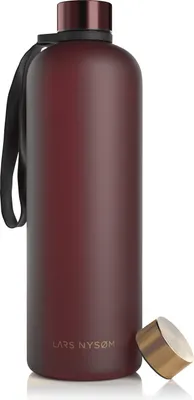 Obrázek produktu pro Láhev na pití LARS NYSØM 1,5 l | Ultralehká sportovní láhev z Tritanu, sycená | Ideální na sport, do kanceláře, na jógu | Včetně 2 víček 1500 ml Berry - Zlatá