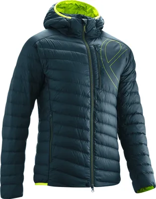 Dunkelblaue; isolierte Jacke mit Kapuze und leuchtend gelben Akzenten von Edelrid; Modell "Me Eldo Jacket".