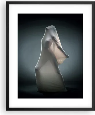 Produktbild von Gerahmtes Poster - Schwarzer Rahmen - Künstlerisch Frau Kampf - 40x50 cm - Wand Bild - Wanddeko - Wandbilder - Wandposter - Bilderrahmen - Bilder - Kunstdruck - Wandbild - P2BPA40x50-4167