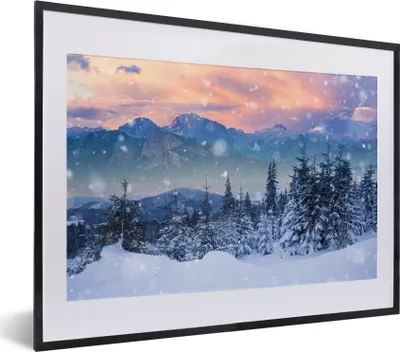 Produktbild von MuchoWow® Gerahmtes Poster Schnee - Himmel - Wald - Winter 40x30 cm - Poster mit Schwarzem Bilderrahmen Wandposter Rahmen Foto Bilder - Bilderrahmen - Poster im Rahmen