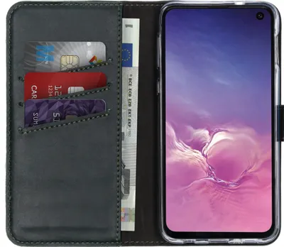 Produktbild von Selencia Echtleder Klapphülle Samsung Galaxy S10e - Grün