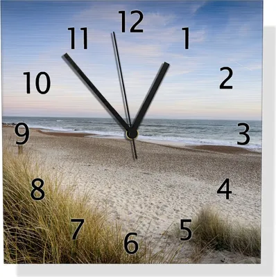 Produktbild von Wallario Design Wanduhr Strandspaziergang im Urlaub an der Ostsee aus Aluverbund, Größe 30 x 30 cm