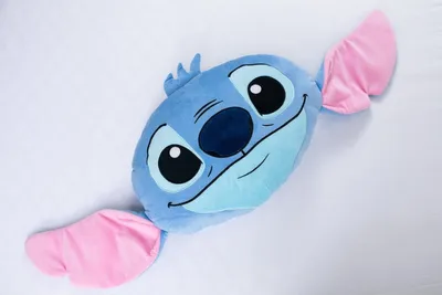 Productafbeelding van Lilo & Stitch kussen – Decoratief kussen in zachtroze kleur met 3D-effect, geschikt voor bank en bed